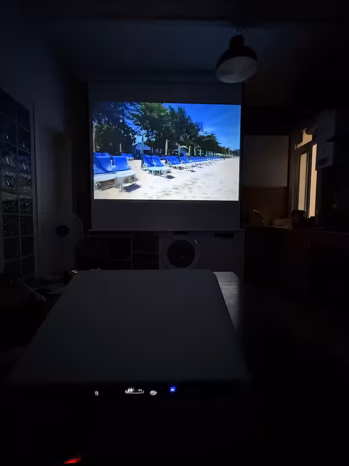 Filmabend mit ausziehbarer Leinwand