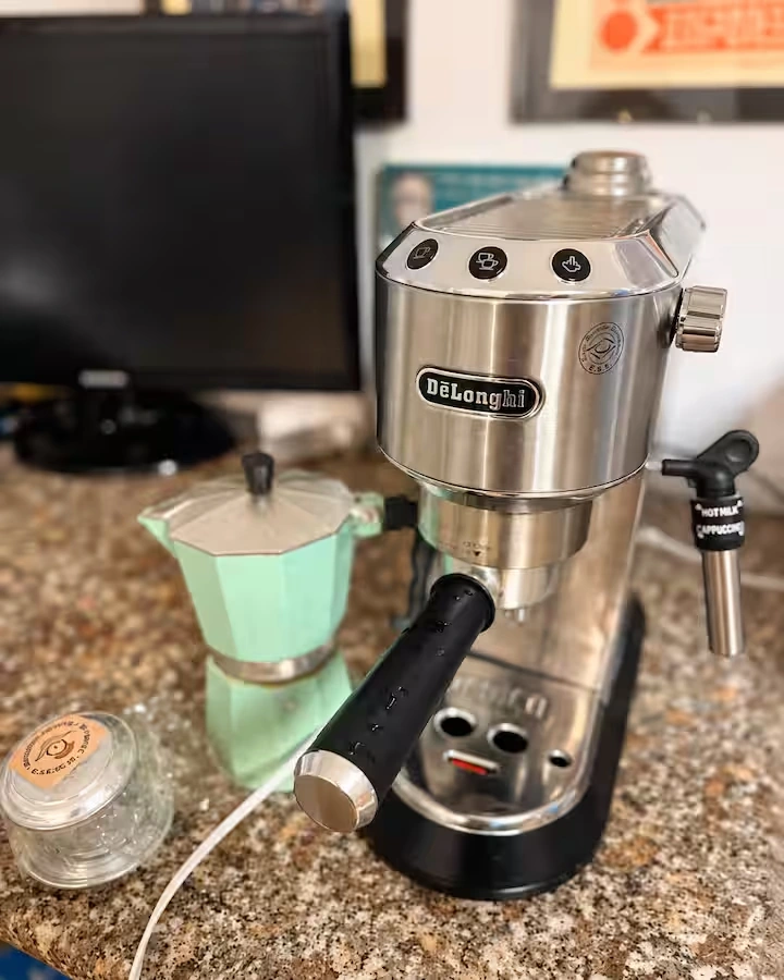 Espressomaschine und Mokkakanne